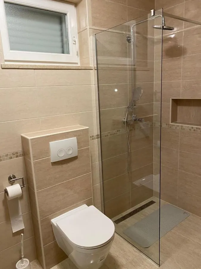 Apartments Luni II Baška 0*,  Croaţia