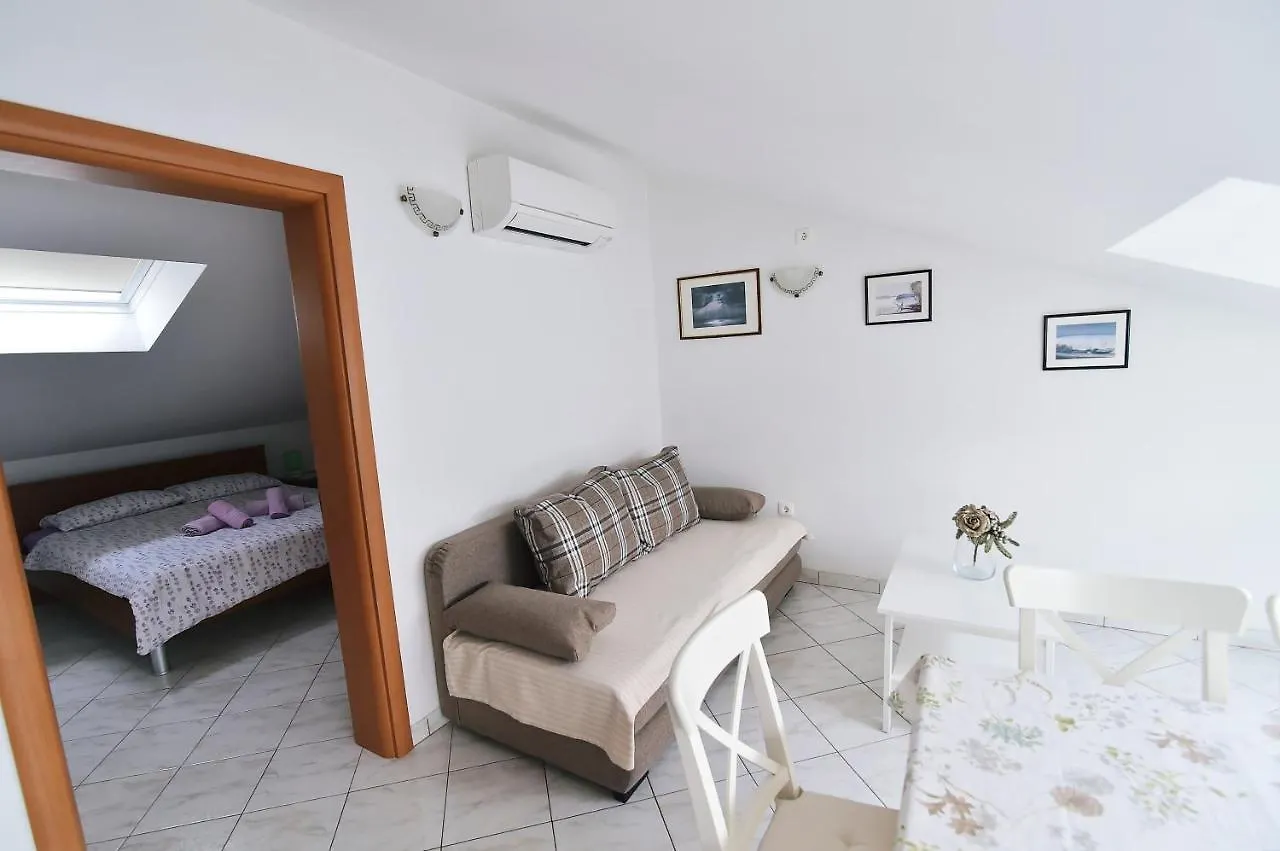 Apartments Luni II Baška Croaţia