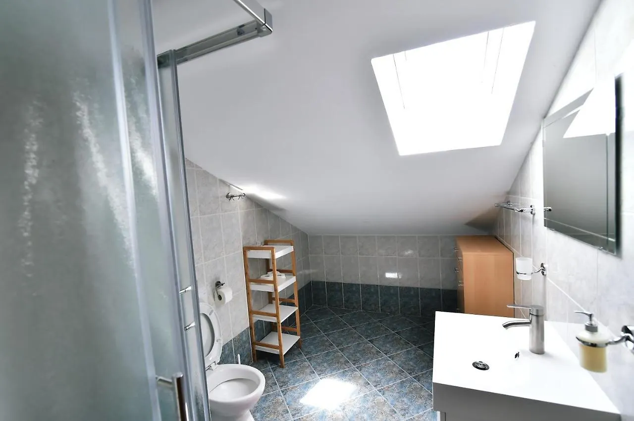 Apartments Luni II 巴斯卡 克罗地亚
