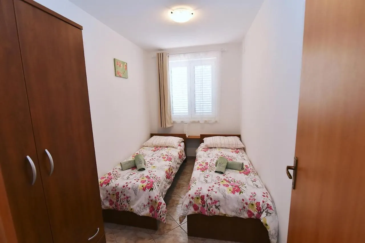 Apartments Luni II 巴斯卡