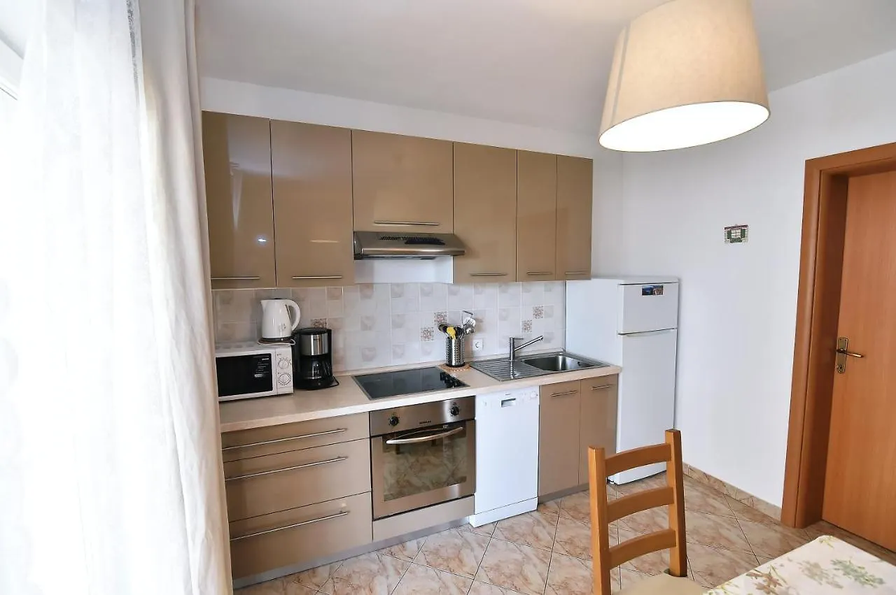 Apartments Luni II Baška 0*,  Croaţia